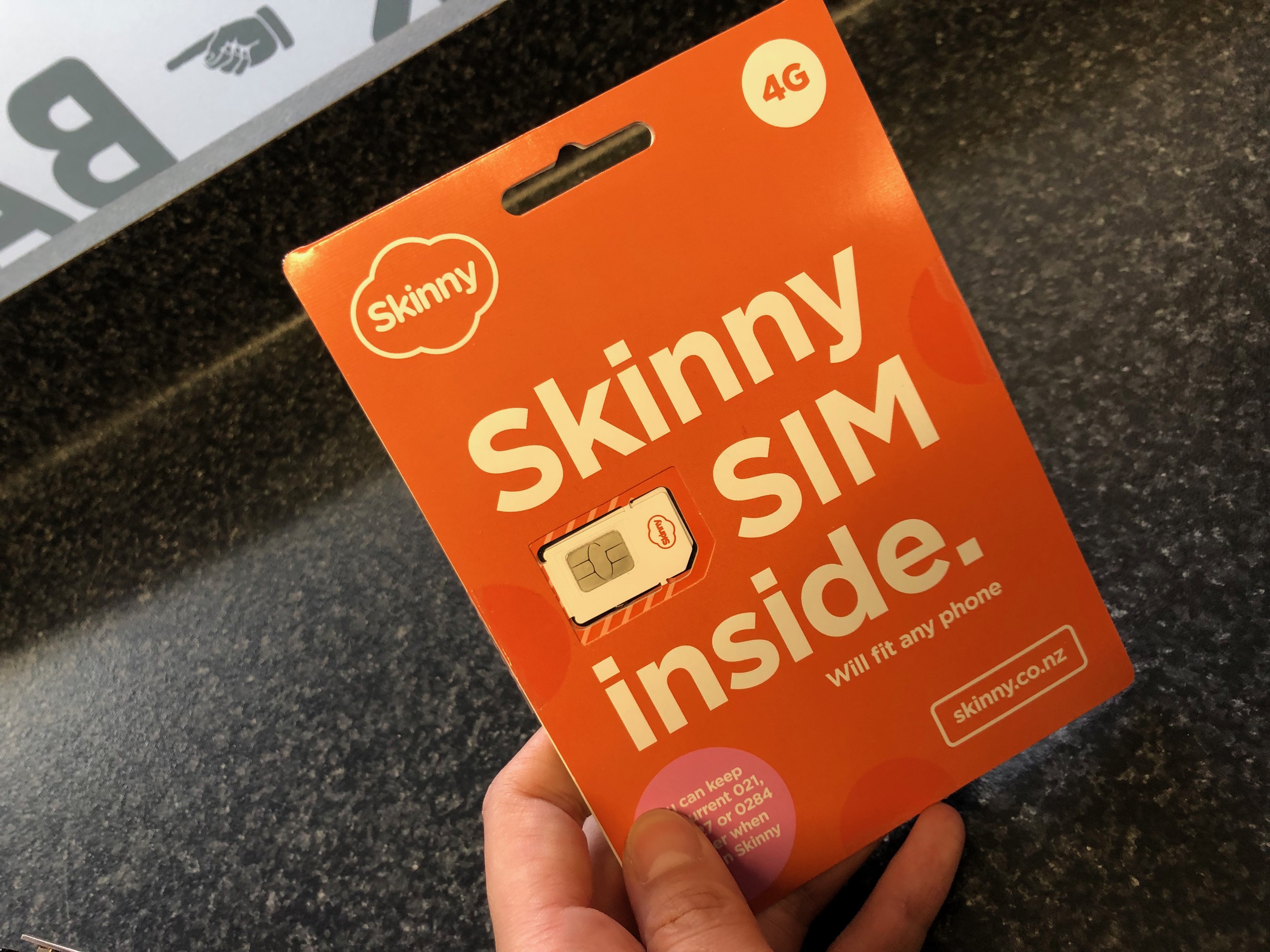 ニュージーランドでのSIMカードはSkinny Mobileです。 - 「職業
